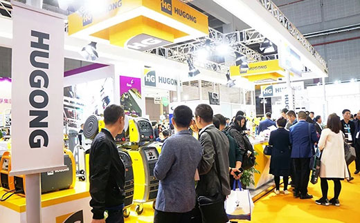 第二届进博会南宫NG28意大利CEA展位数字化焊机很受接待